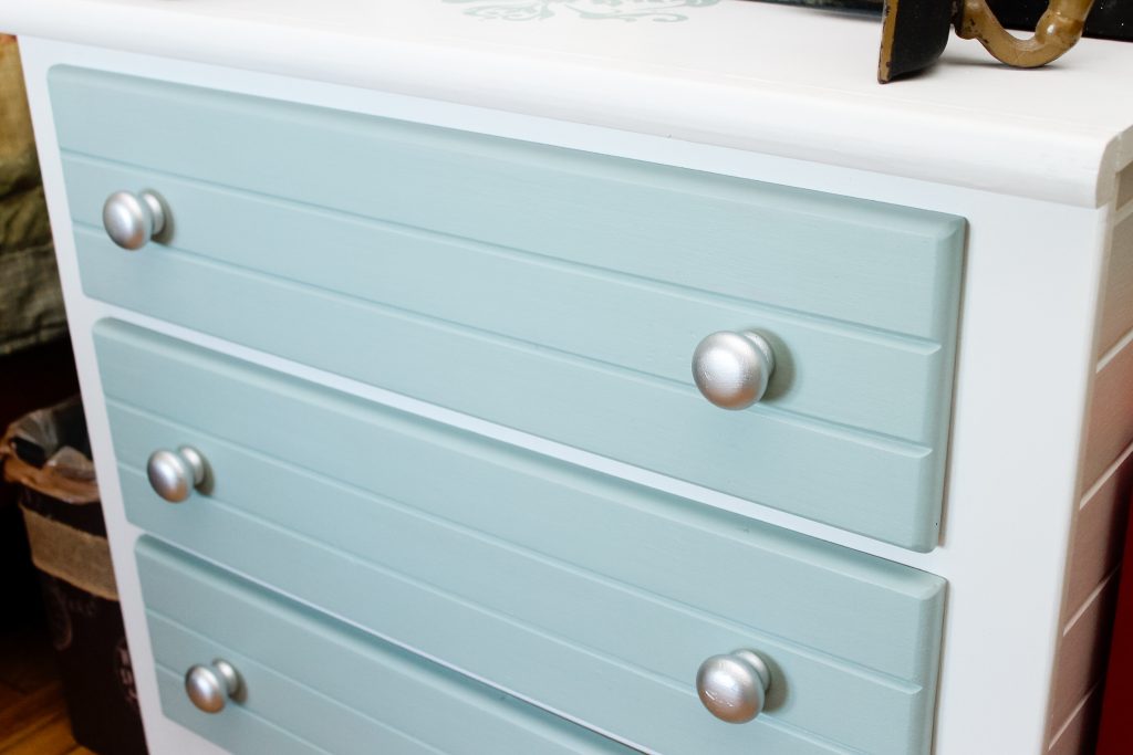 painted drawer knobs on painted drawer fronts