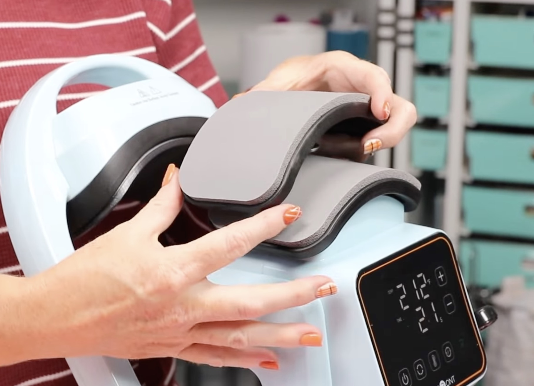 Different sized bottom platens.