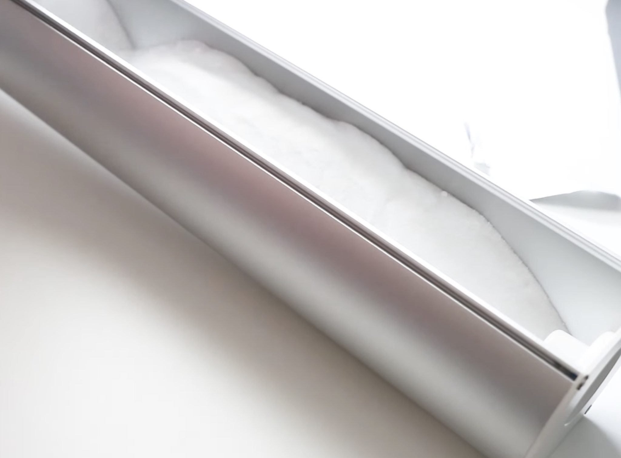 Pour adhesive powder into the tray.