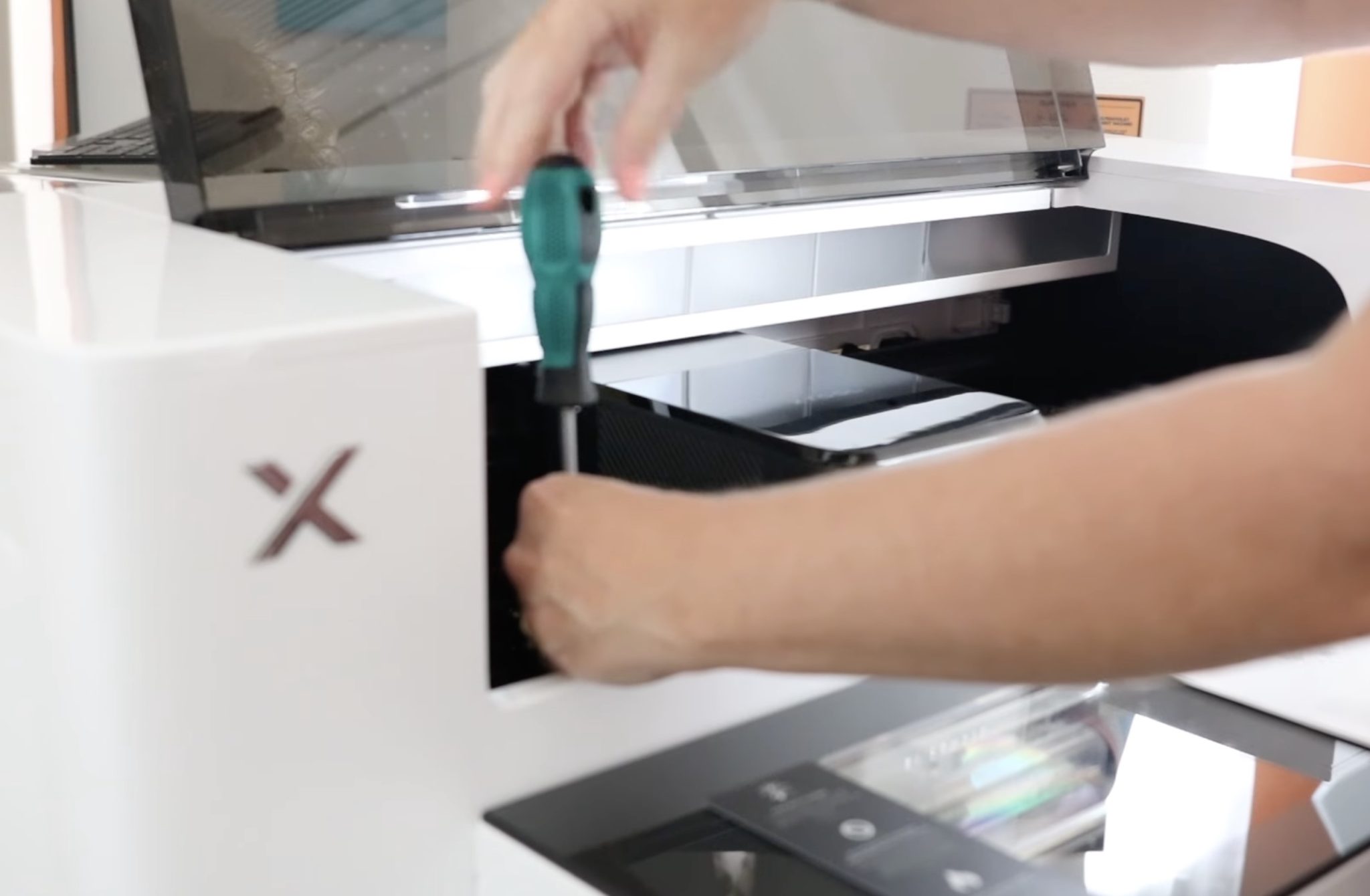 Tighten screws to secure printer to shaker oven.