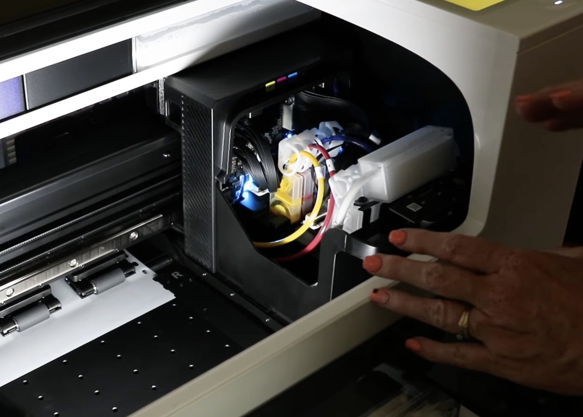 Open and close clamps on print head.