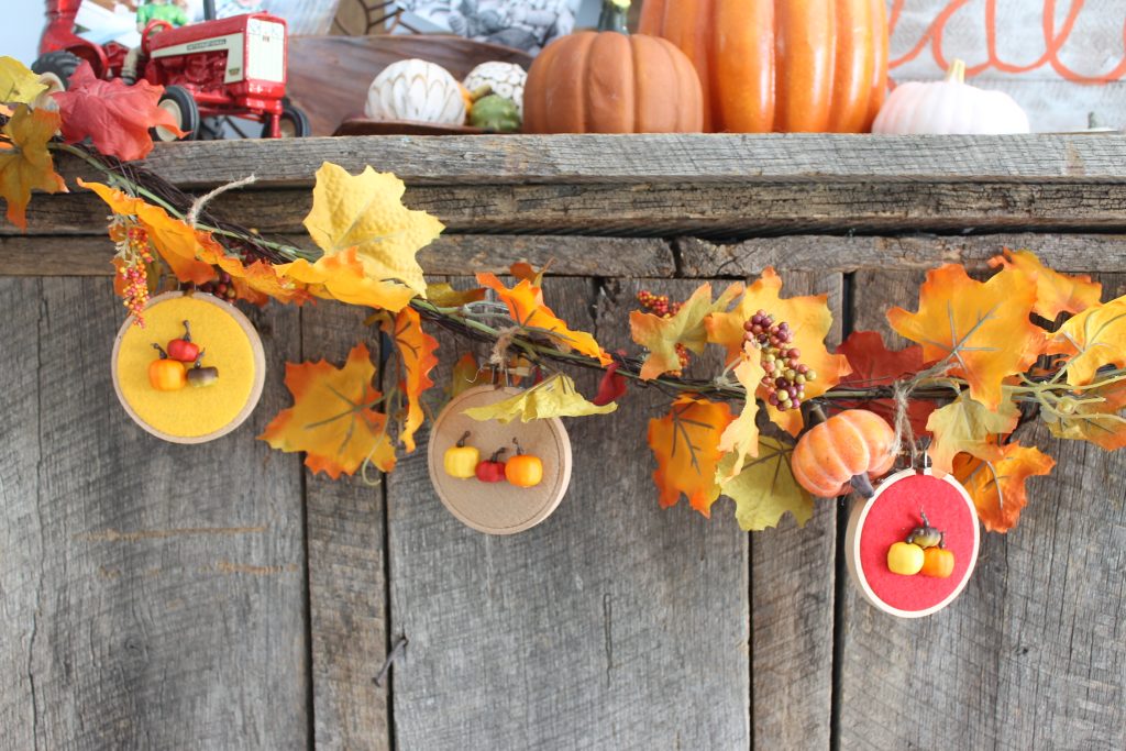 garland made from embroidery hoops, felt and mini pumpkins