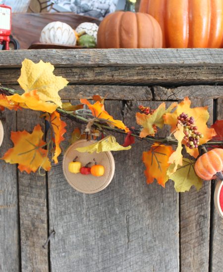 garland made from embroidery hoops, felt and mini pumpkins
