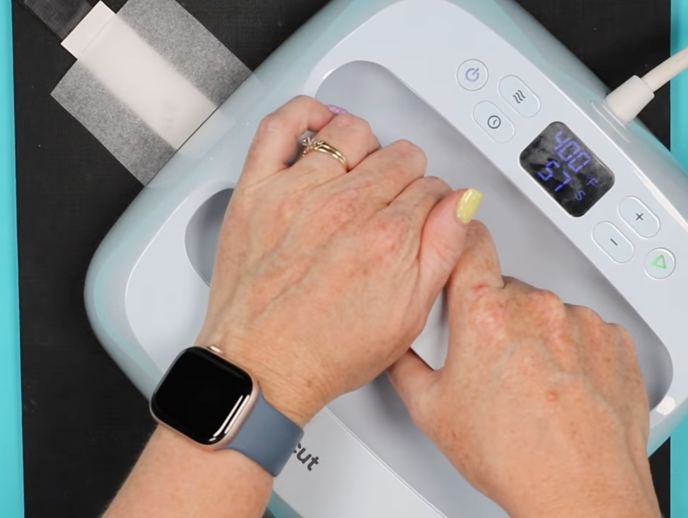 Press collar with the EasyPress.