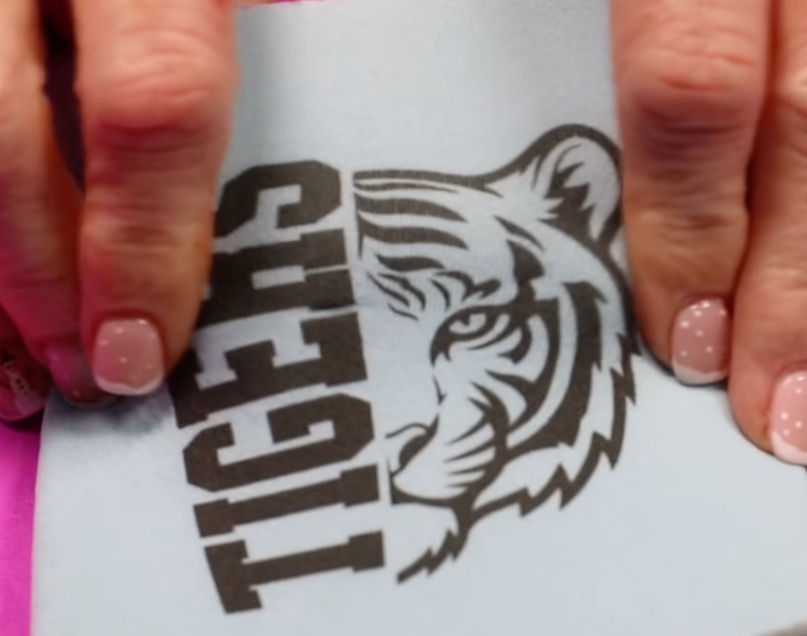 Stretching UV printed can koozie.