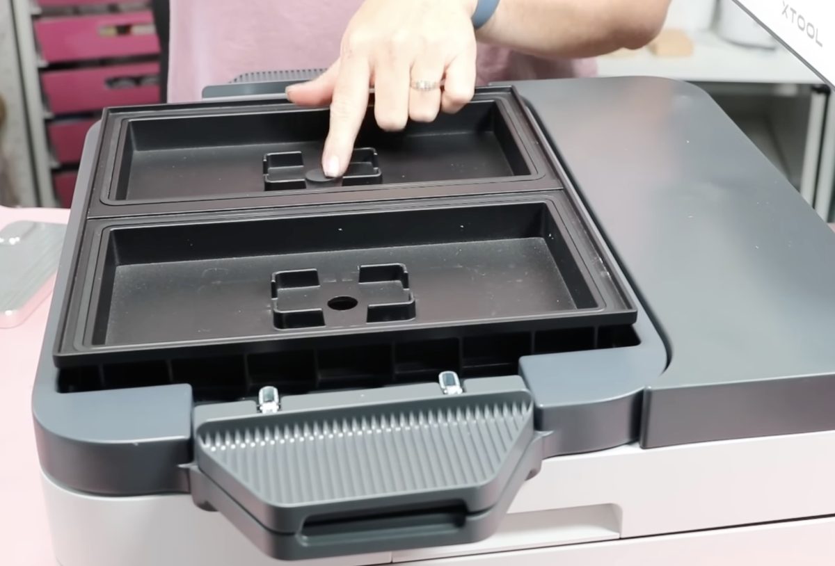 Place tray in vacuum sublimation module.