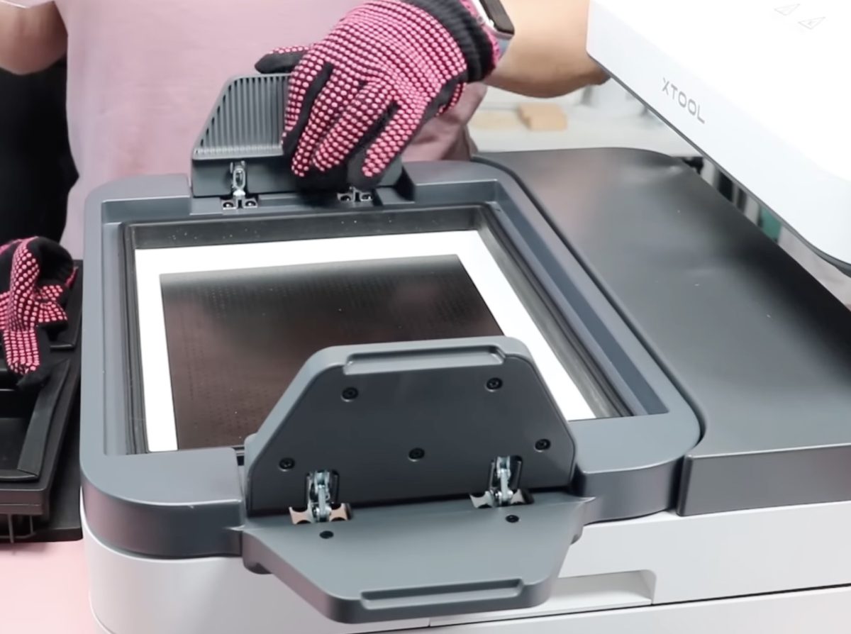 Raise handles on 3D form module.
