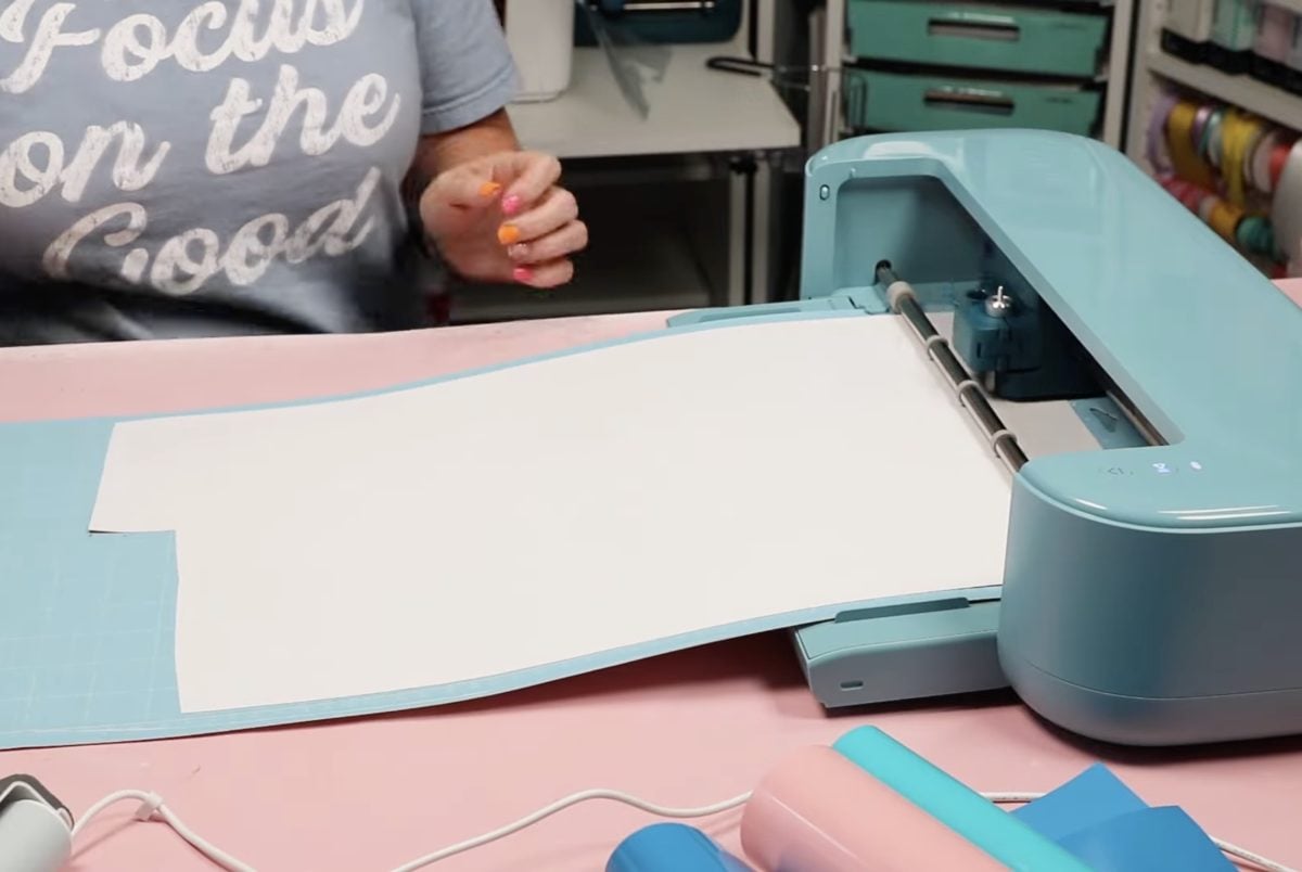 Load the mat in the machine to be cut.