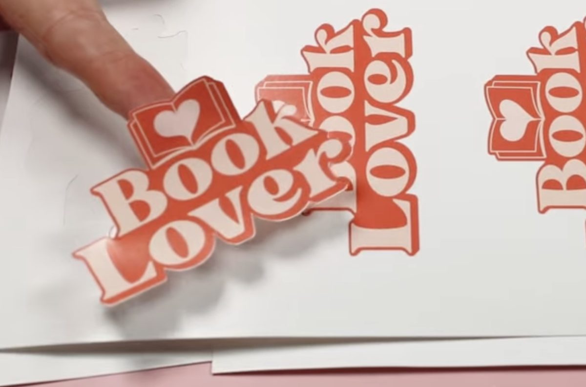 Book lover sticker cut with an inset offset on the iColor 250.