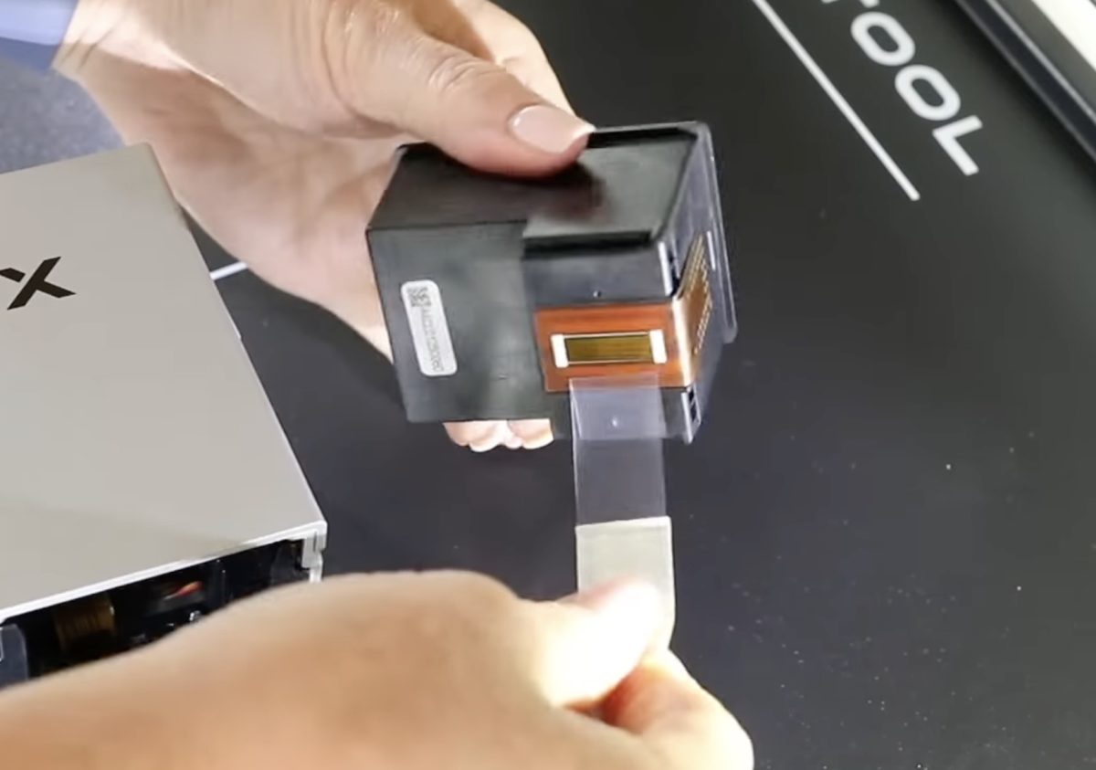Remove packaging from print head.
