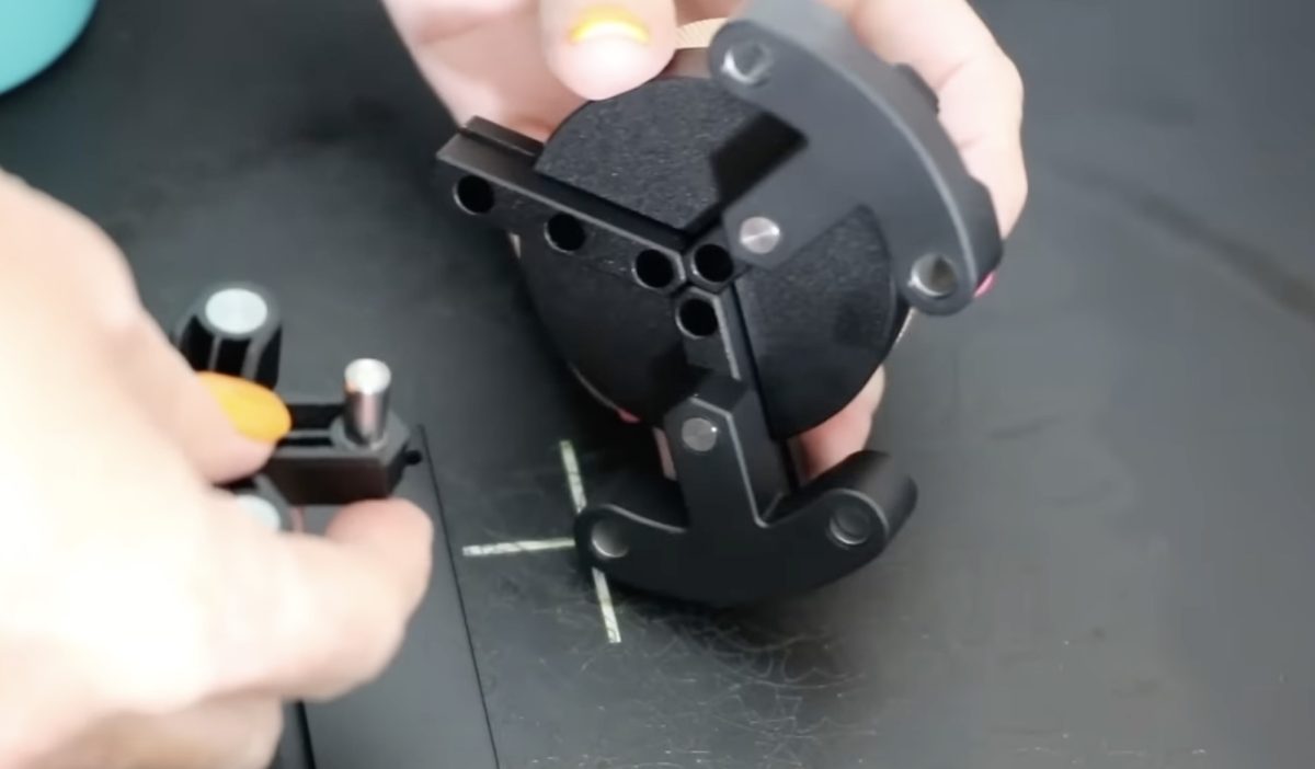 Add the support pieces to the jaw chuck.