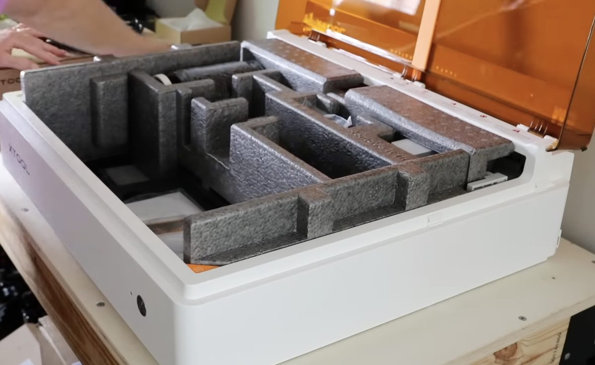 xTool M2 unboxing.