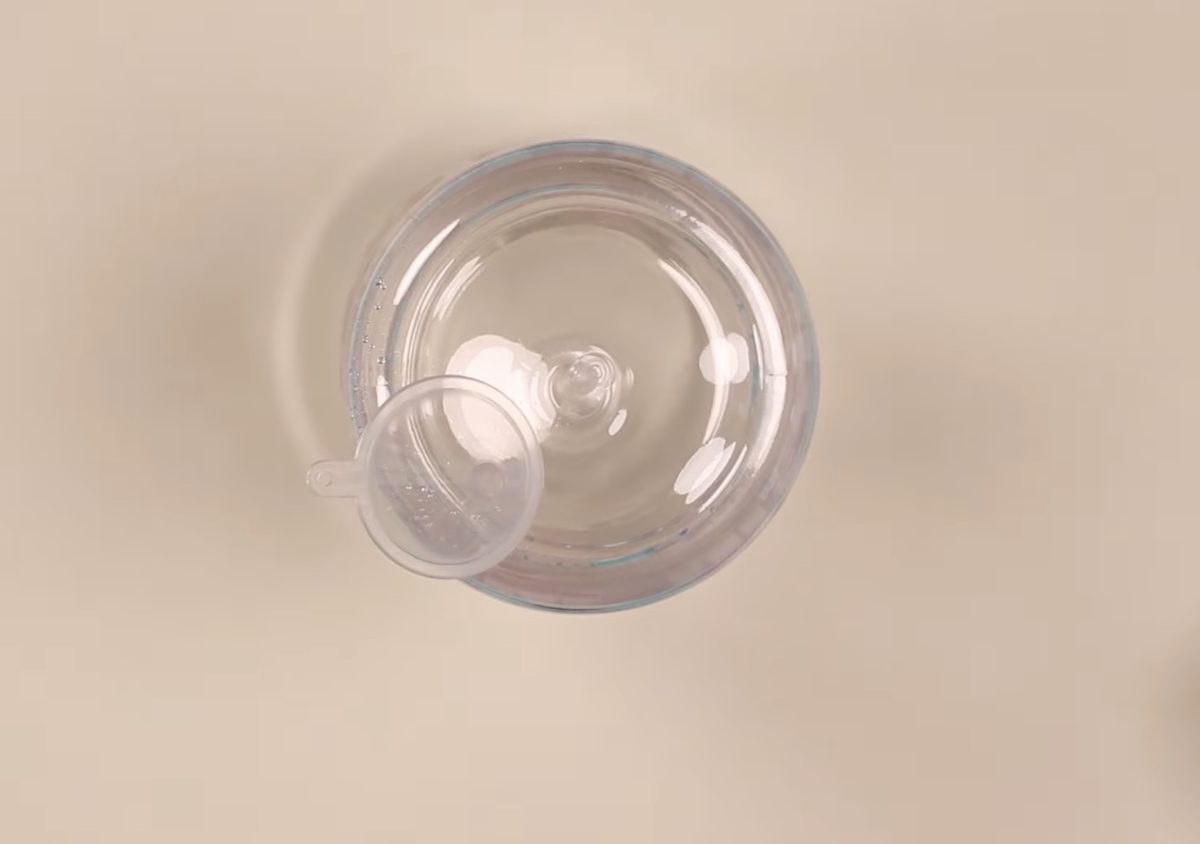 Place tumbler on paper to collect spilled glitter.