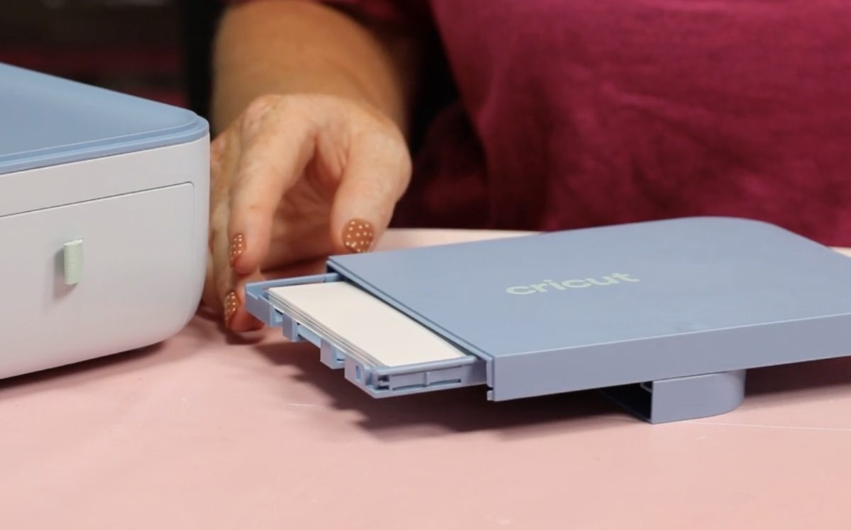 Close the material tray.