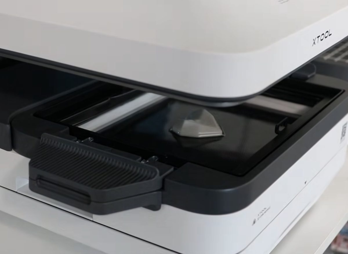 Vacuum sublimation tray with mold.