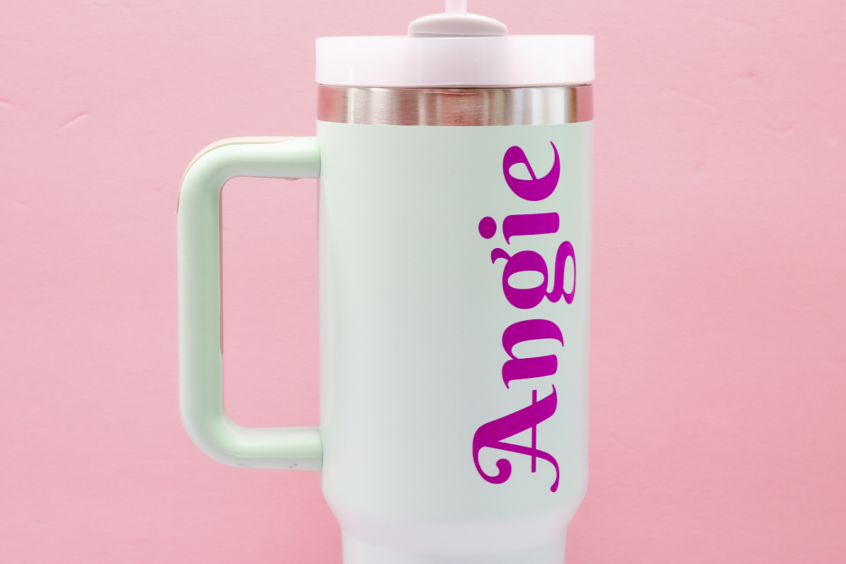 Close-up of the finished 40-ounce tumbler with lid.