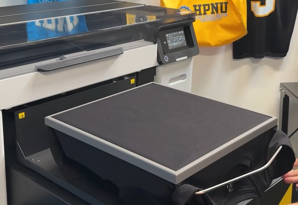 Add a frame to the shirt in the printer.