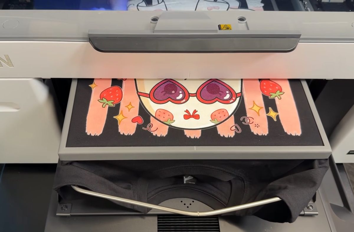 DTG printer, printing the colored ink.