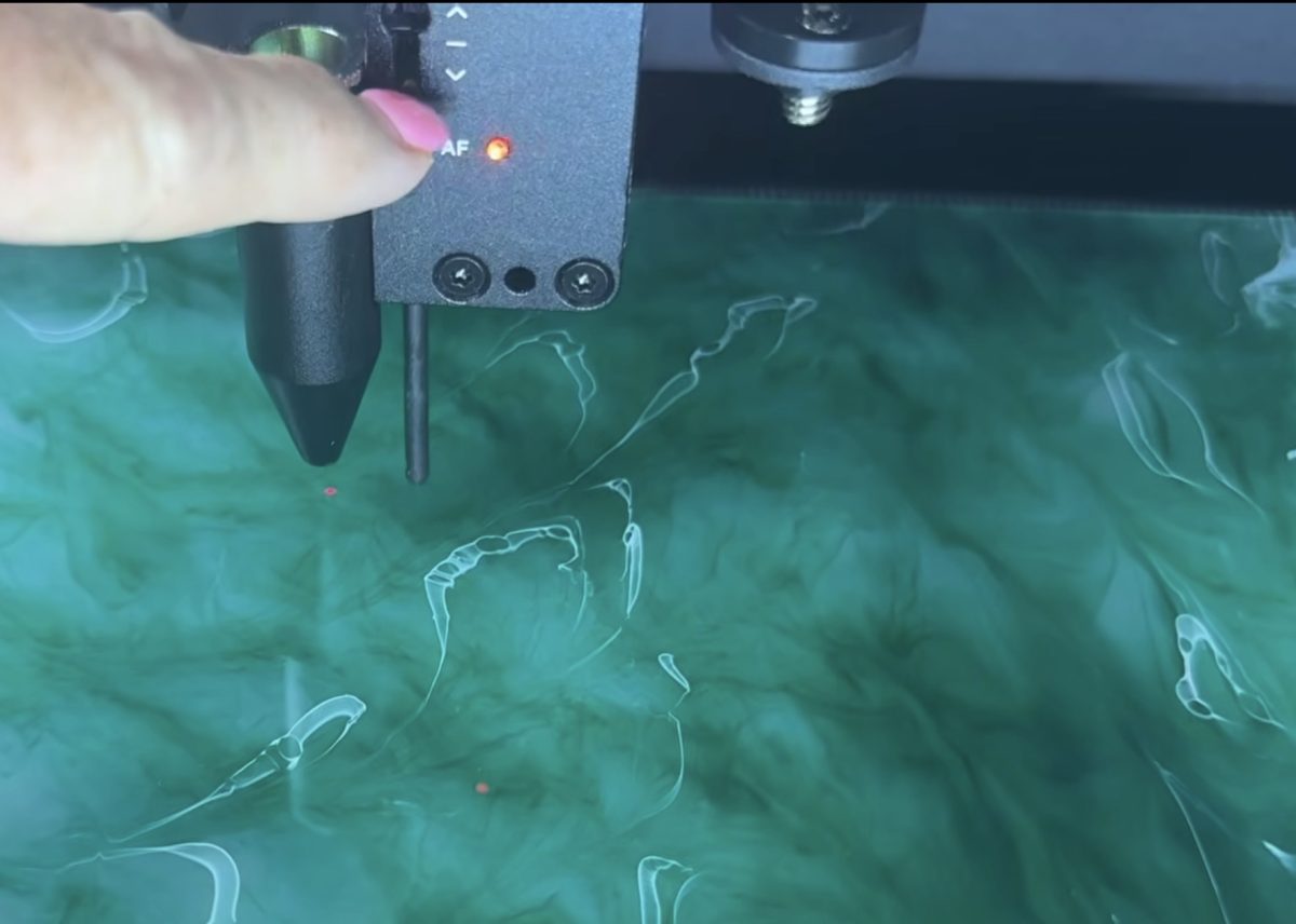 Autofocus tool on Bloom cast acrylic.