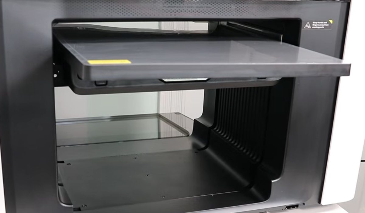 xTool Omni setup process.