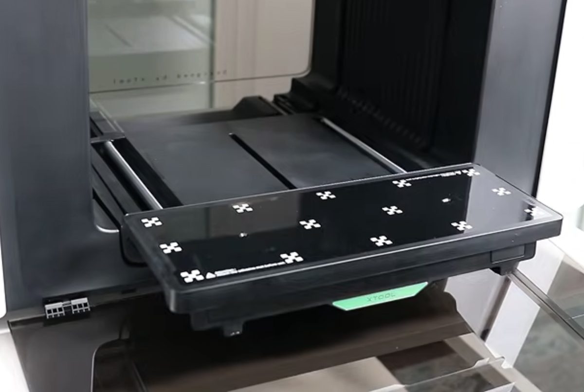 Install the small base plate.