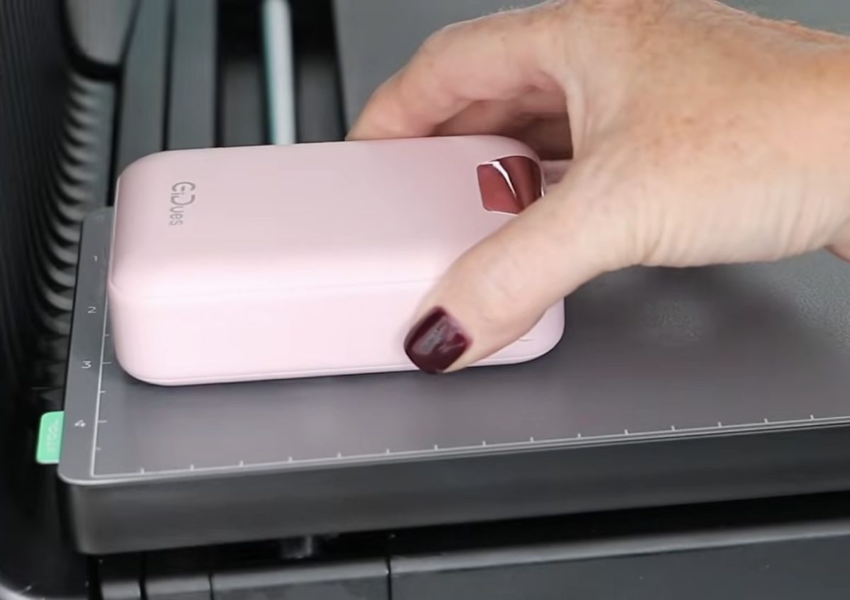 Add a power bank to the xTool Omni mat.