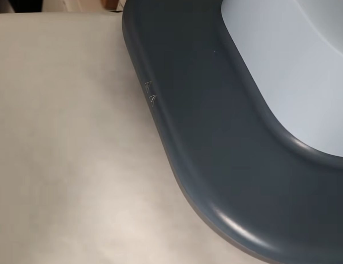 Press to dry the pre-treatment spray.